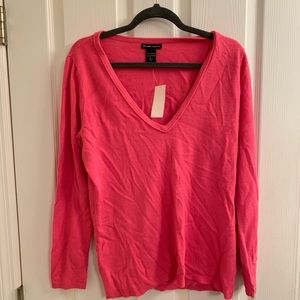 NWT NY&Co V neck long sleeved acrylic sweater